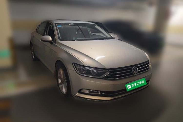 Used Volkswagen Magotan 2017 330TSI DSG Leading Model Front Right 45 Deg