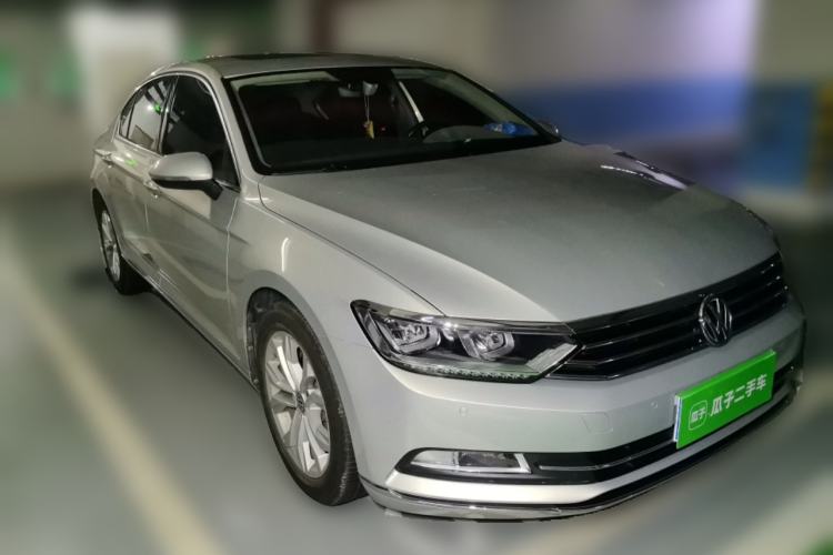 Used Volkswagen Magotan 2017 330TSI DSG Luxury Model Front Right 45 Deg