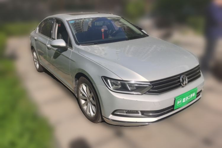 Used Volkswagen Magotan 2017 330TSI DSG Leading Model Front Right 45 Deg
