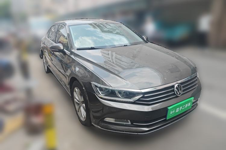 Used Volkswagen Magotan 2017 330TSI DSG Luxury Model Front Right 45 Deg