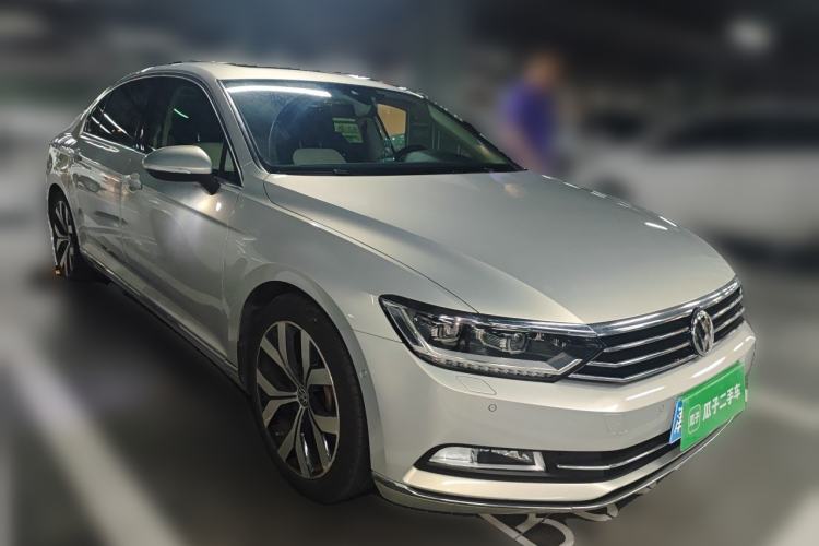 Used Volkswagen Magotan 2017 380TSI DSG Flagship Edition Front Right 45 Deg