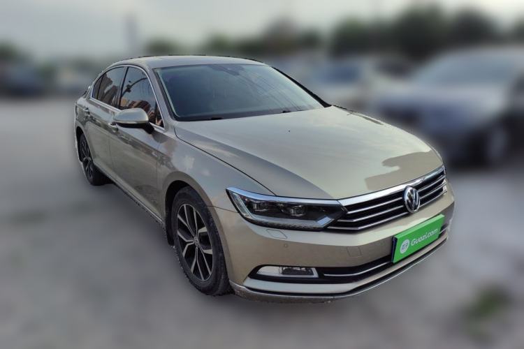 Used Volkswagen Magotan 2017 330TSI DSG Luxury Model Front Right 45 Deg