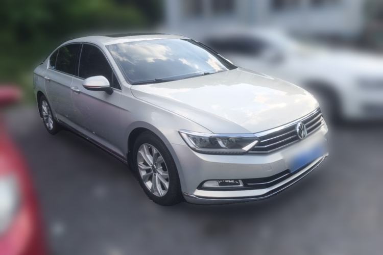 Used Volkswagen Magotan 2017 330TSI DSG Luxury Model Front Right 45 Deg