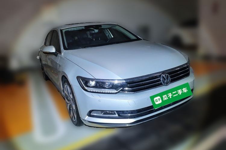 Used Volkswagen Magotan 2017 380TSI DSG Prestige Edition Front Right 45 Deg