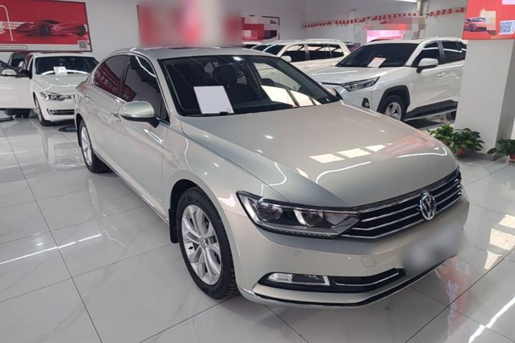 Used Volkswagen Magotan 2017 330TSI DSG Luxury Model Front Right 45 Deg