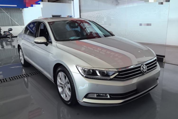 Used Volkswagen Magotan 2017 330TSI DSG Luxury Model Front Right 45 Deg
