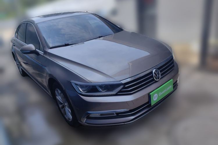 Used Volkswagen Magotan 2017 330TSI DSG Luxury Model Front Right 45 Deg