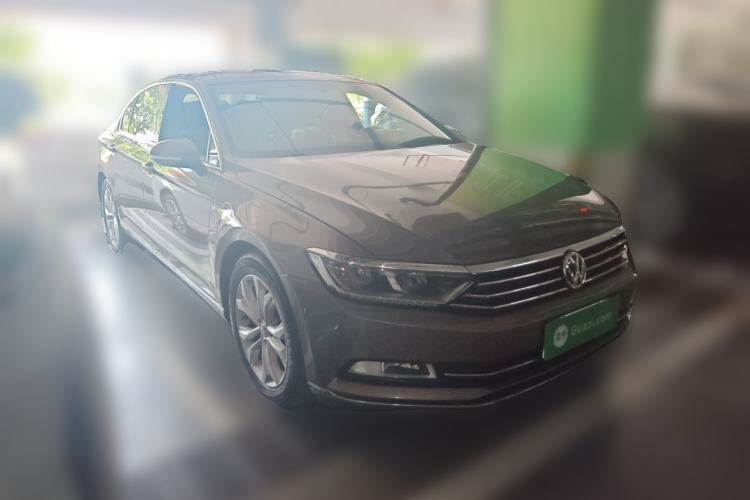 Used Volkswagen Magotan 2017 330TSI DSG Luxury Model Front Right 45 Deg
