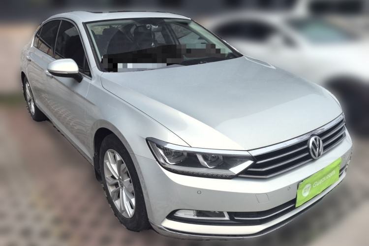 Used Volkswagen Magotan 2017 330TSI DSG Luxury Model Front Right 45 Deg