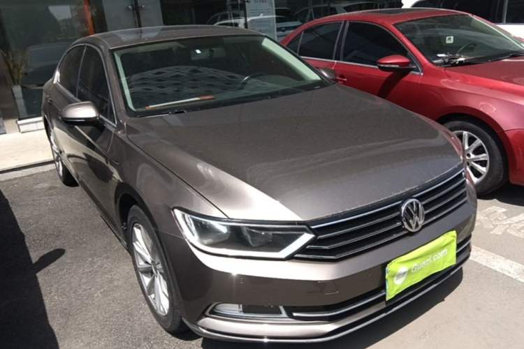 Used Volkswagen Magotan 2017 330TSI DSG Leading Model Front Right 45 Deg