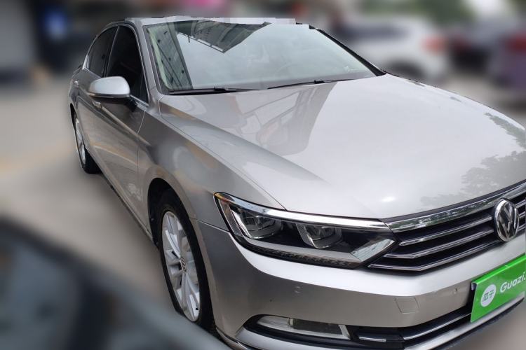 Used Volkswagen Magotan 2017 330TSI DSG Luxury Model Front Right 45 Deg