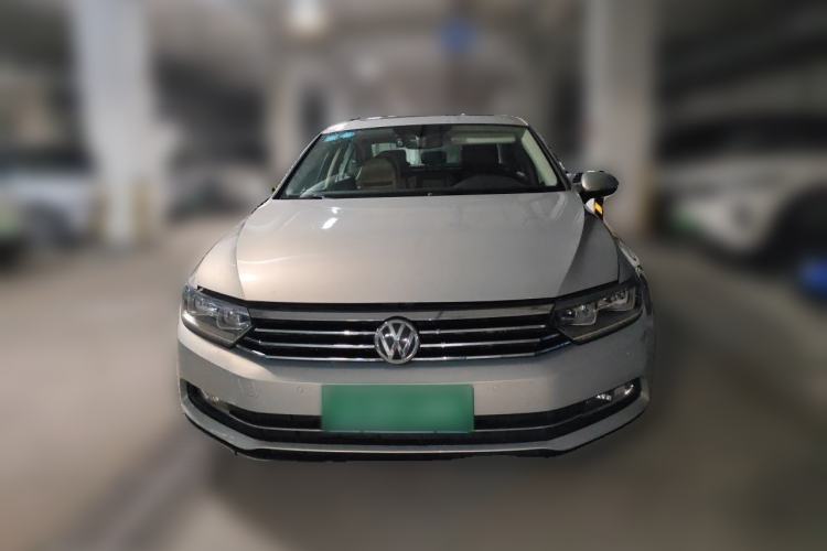 Used Volkswagen Magotan 2017 330TSI DSG Luxury Model Front