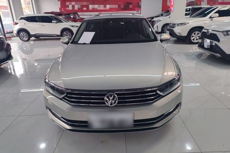 Used Volkswagen Magotan 2017 330TSI DSG Luxury Model Front