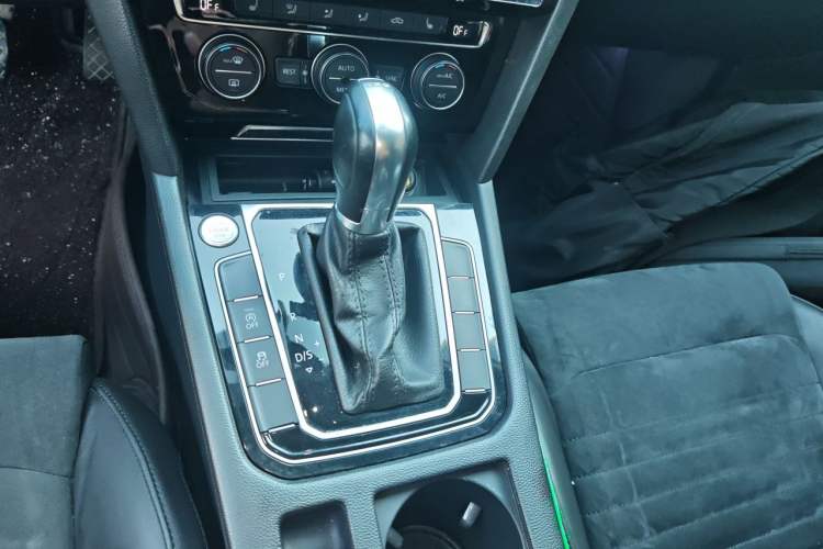 Used Volkswagen Magotan 2017 380TSI DSG Luxury Model Gear Lever