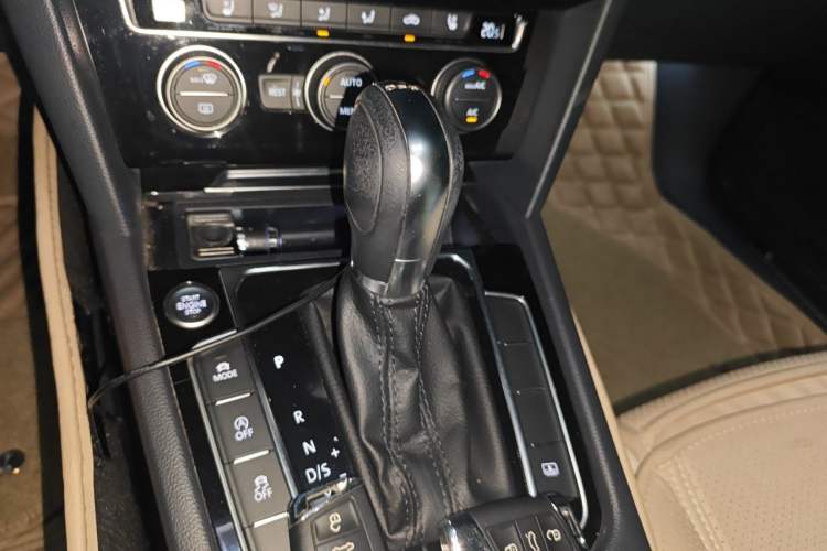 Used Volkswagen Magotan 2017 380TSI DSG Flagship Edition Gear Lever