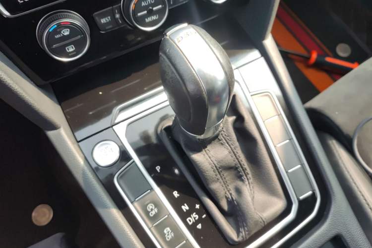 Used Volkswagen Magotan 2017 330TSI DSG Luxury Model Gear Lever