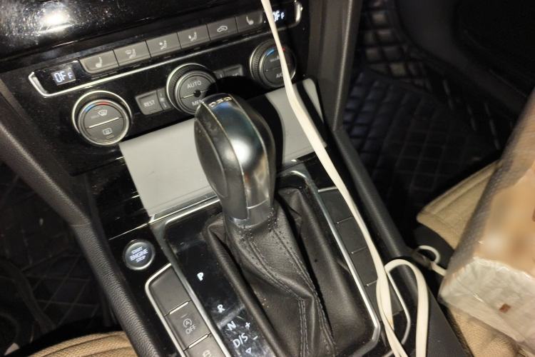 Used Volkswagen Magotan 2017 330TSI DSG Luxury Model Gear Lever