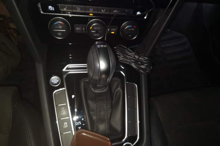 Used Volkswagen Magotan 2017 330TSI DSG Luxury Model Gear Lever