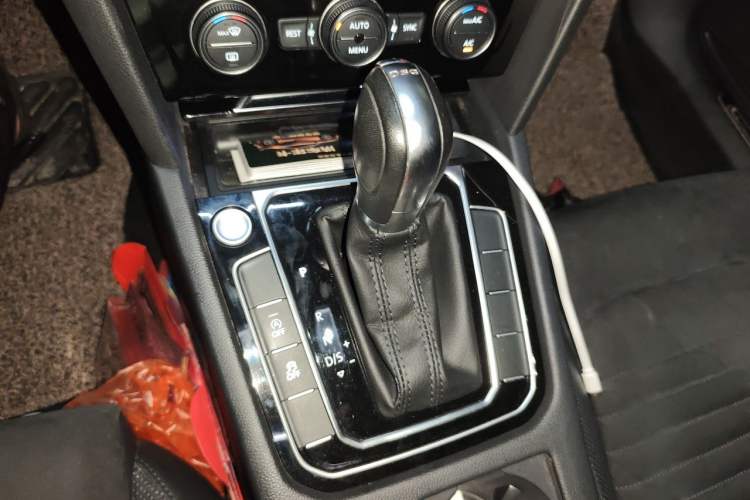 Used Volkswagen Magotan 2017 380TSI DSG Prestige Edition Gear Lever
