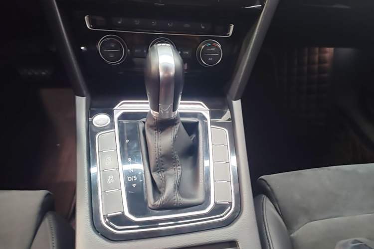 Used Volkswagen Magotan 2017 330TSI DSG Luxury Model Gear Lever