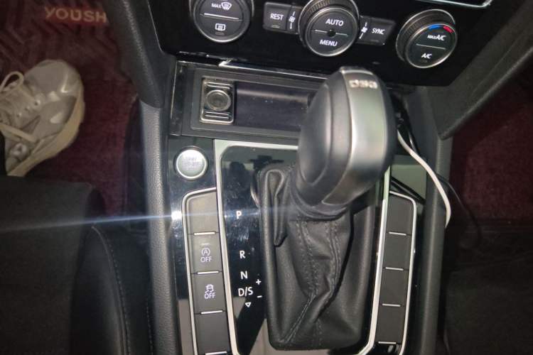 Used Volkswagen Magotan 2017 330TSI DSG Luxury Model Gear Lever