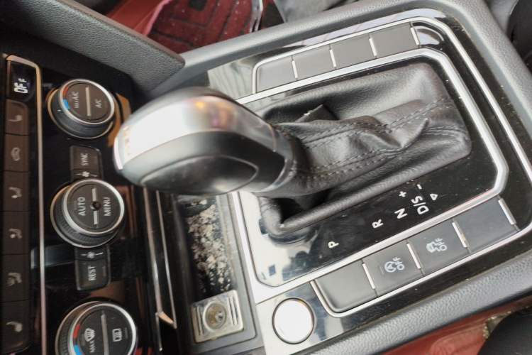Used Volkswagen Magotan 2017 330TSI DSG Luxury Model Gear Lever