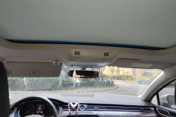 Used Volkswagen Magotan 2017 330TSI DSG Luxury Model Headliner