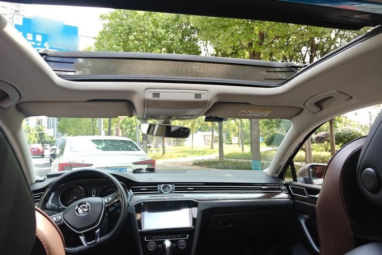 Used Volkswagen Magotan 2017 330TSI DSG Luxury Model Headliner