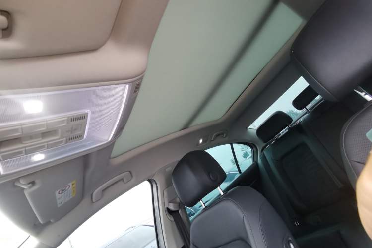 Used Volkswagen Magotan 2017 330TSI DSG Luxury Model Headliner