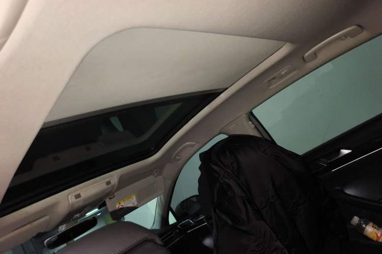 Used Volkswagen Magotan 2017 330TSI DSG Luxury Model Headliner