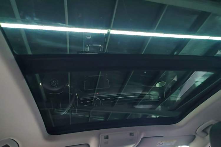 Used Volkswagen Magotan 2017 330TSI DSG Luxury Model Headliner