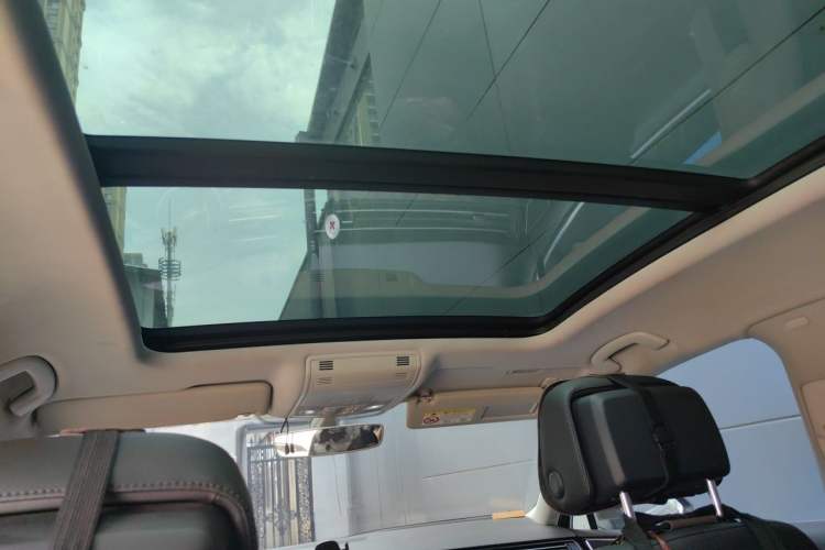 Used Volkswagen Magotan 2017 330TSI DSG Luxury Model Headliner