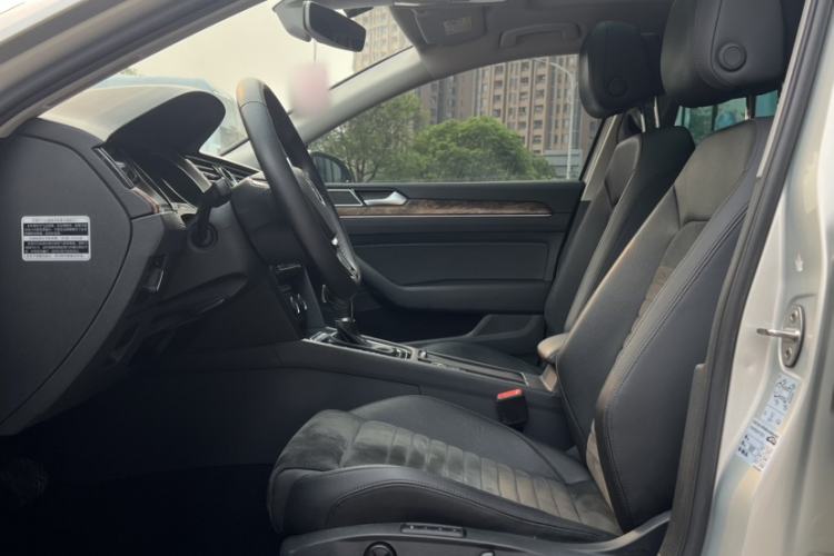 Used Volkswagen Magotan 2017 380TSI DSG Prestige Edition Interior 3