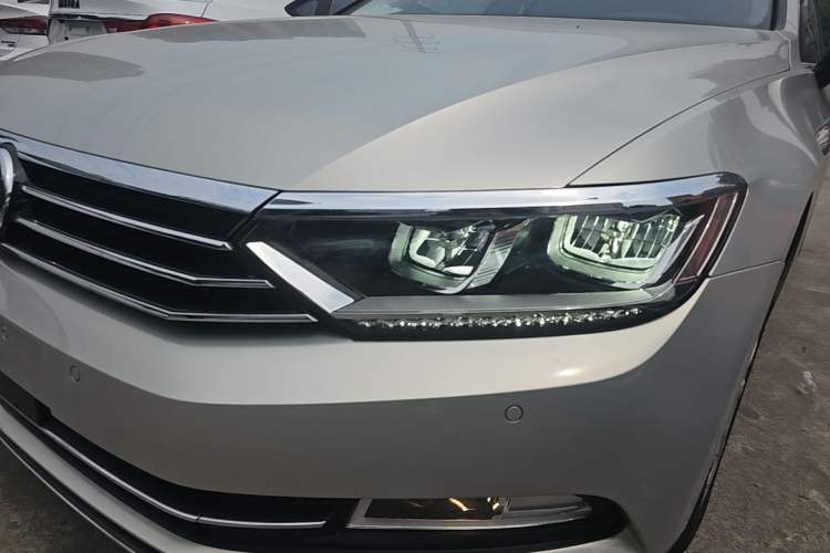 Used Volkswagen Magotan 2017 330TSI DSG Luxury Model Left Front Headlight