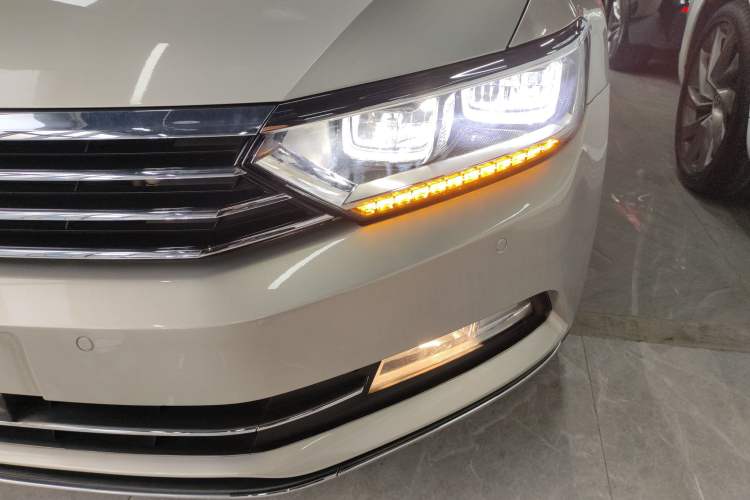 Used Volkswagen Magotan 2017 330TSI DSG Luxury Model Left Front Headlight