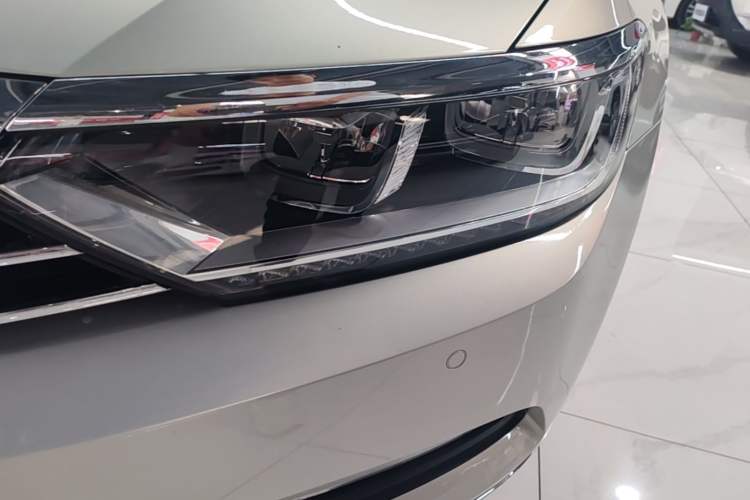 Used Volkswagen Magotan 2017 330TSI DSG Luxury Model Left Front Headlight