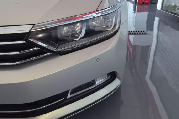 Used Volkswagen Magotan 2017 330TSI DSG Luxury Model Left Front Headlight