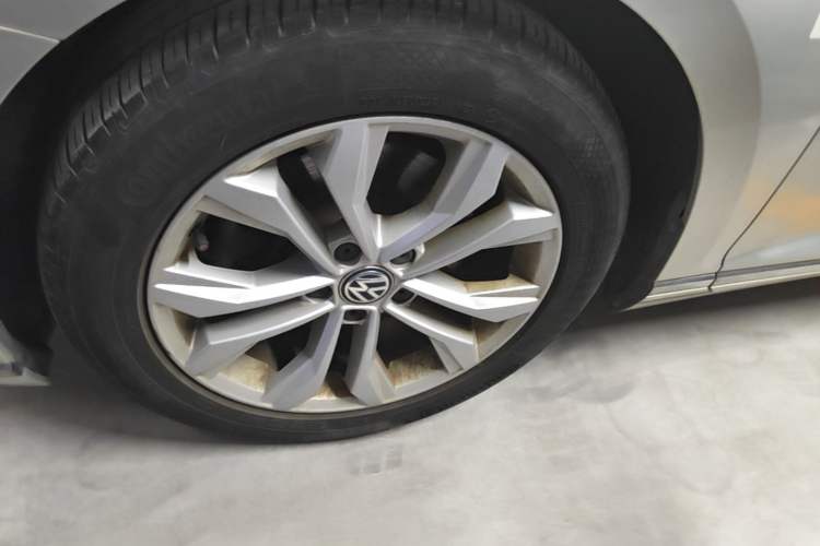 Used Volkswagen Magotan 2017 330TSI DSG Luxury Model Left Front Wheel Hub