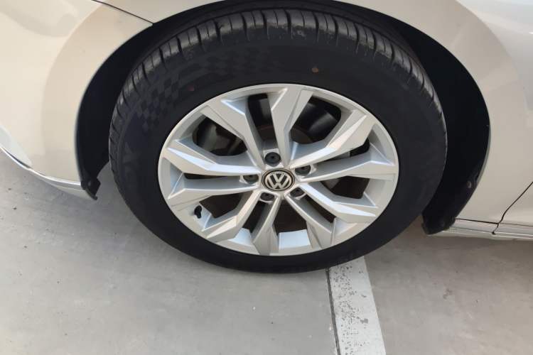 Used Volkswagen Magotan 2017 330TSI DSG Luxury Model Left Front Wheel Hub