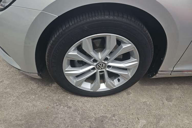 Used Volkswagen Magotan 2017 330TSI DSG Luxury Model Left Front Wheel Hub