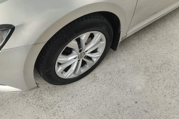 Used Volkswagen Magotan 2017 330TSI DSG Luxury Model Left Front Wheel Hub