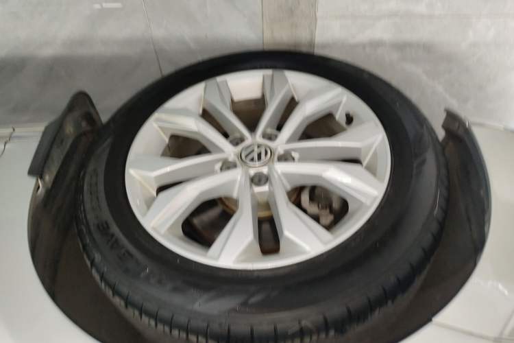 Used Volkswagen Magotan 2017 330TSI DSG Luxury Model Left Front Wheel Hub