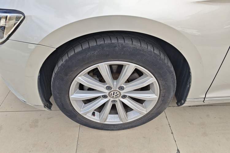Used Volkswagen Magotan 2017 330TSI DSG Leading Model Left Front Wheel Hub