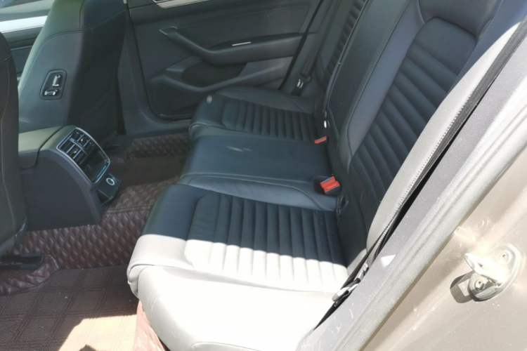 Used Volkswagen Magotan 2017 330TSI DSG Leading Model Left Rear Seat