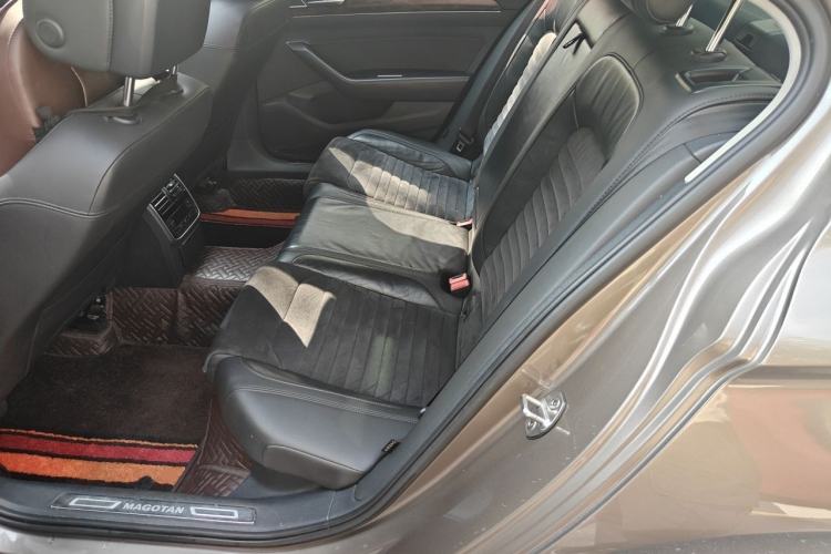 Used Volkswagen Magotan 2017 330TSI DSG Luxury Model Left Rear Seat