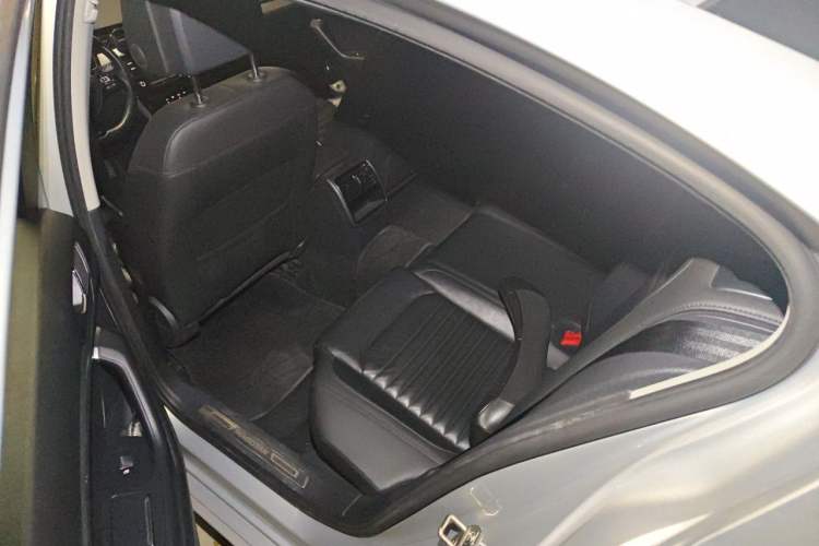 Used Volkswagen Magotan 2017 330TSI DSG Leading Model Left Rear Seat