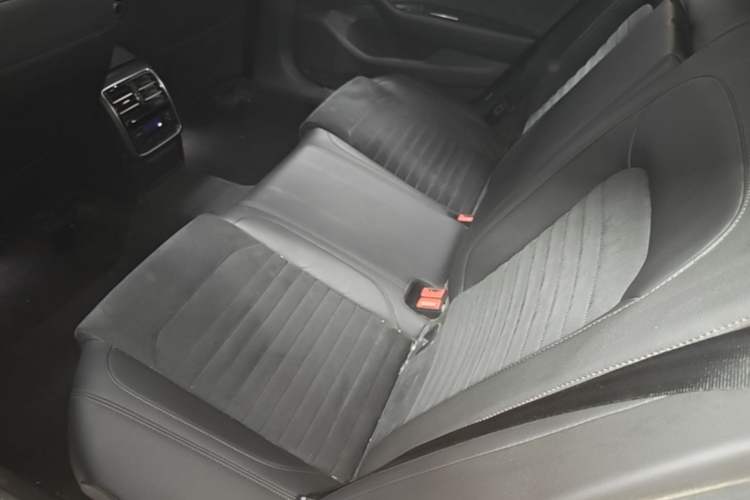 Used Volkswagen Magotan 2017 330TSI DSG Luxury Model Left Rear Seat