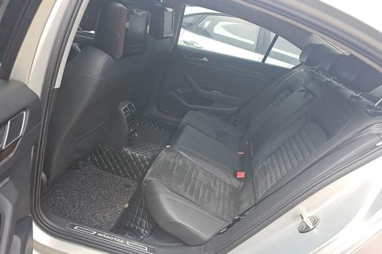 Used Volkswagen Magotan 2017 330TSI DSG Luxury Model Left Rear Seat