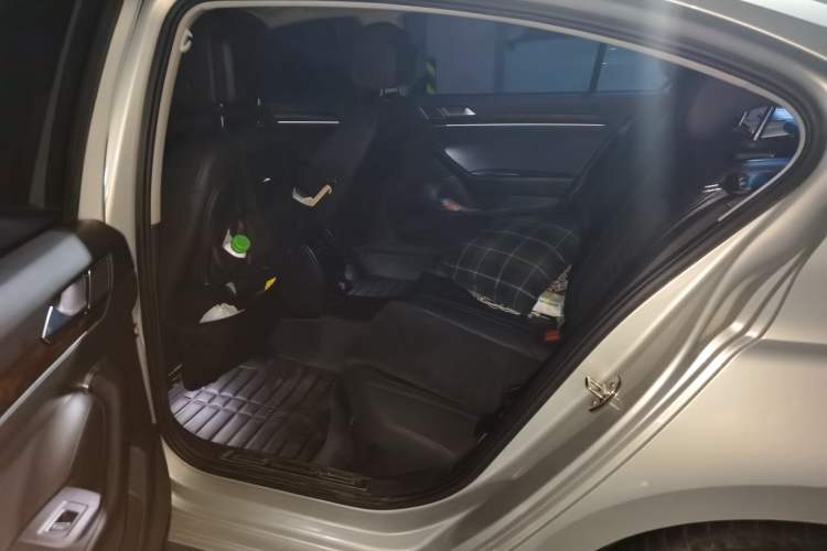 Used Volkswagen Magotan 2017 330TSI DSG Luxury Model Left Rear Seat
