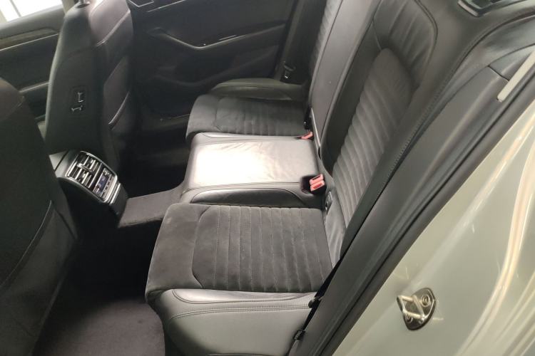 Used Volkswagen Magotan 2017 330TSI DSG Luxury Model Left Rear Seat